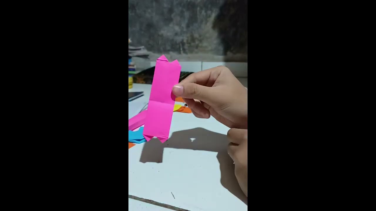 Cara membuat penanda buku dari kertas origami 