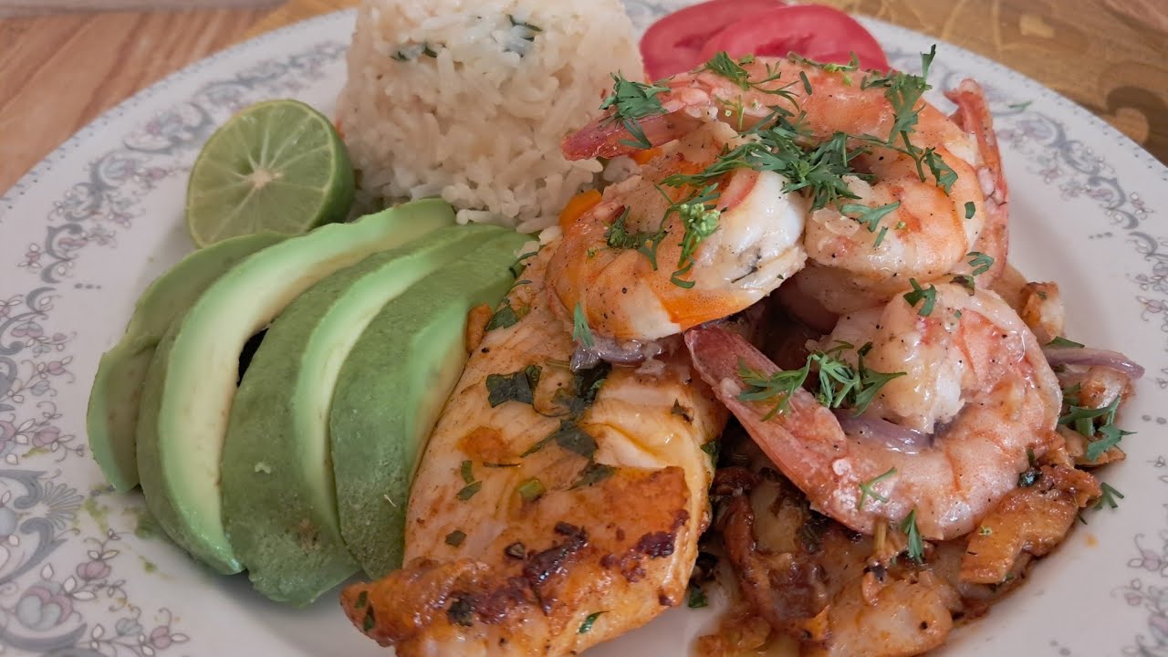 Filete de pescado con camarones / comida de cuaresma 