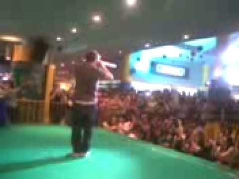 Gary Chaw 曹格 at Singapore Down Town East