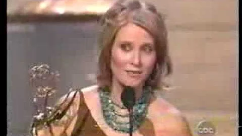 Cynthia Nixon wins 2004 Emmy Award for Supporting ...