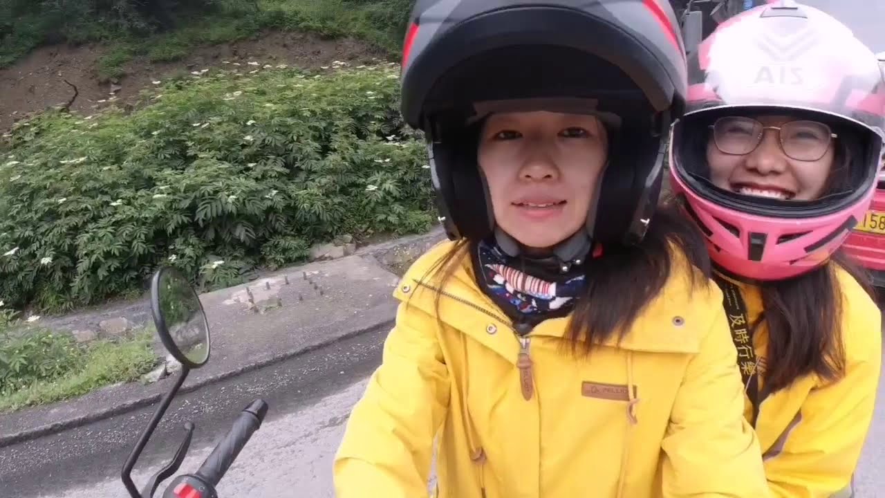 两个女生骑二手摩托去新疆 摩托车高原反应快不行了 Youtube