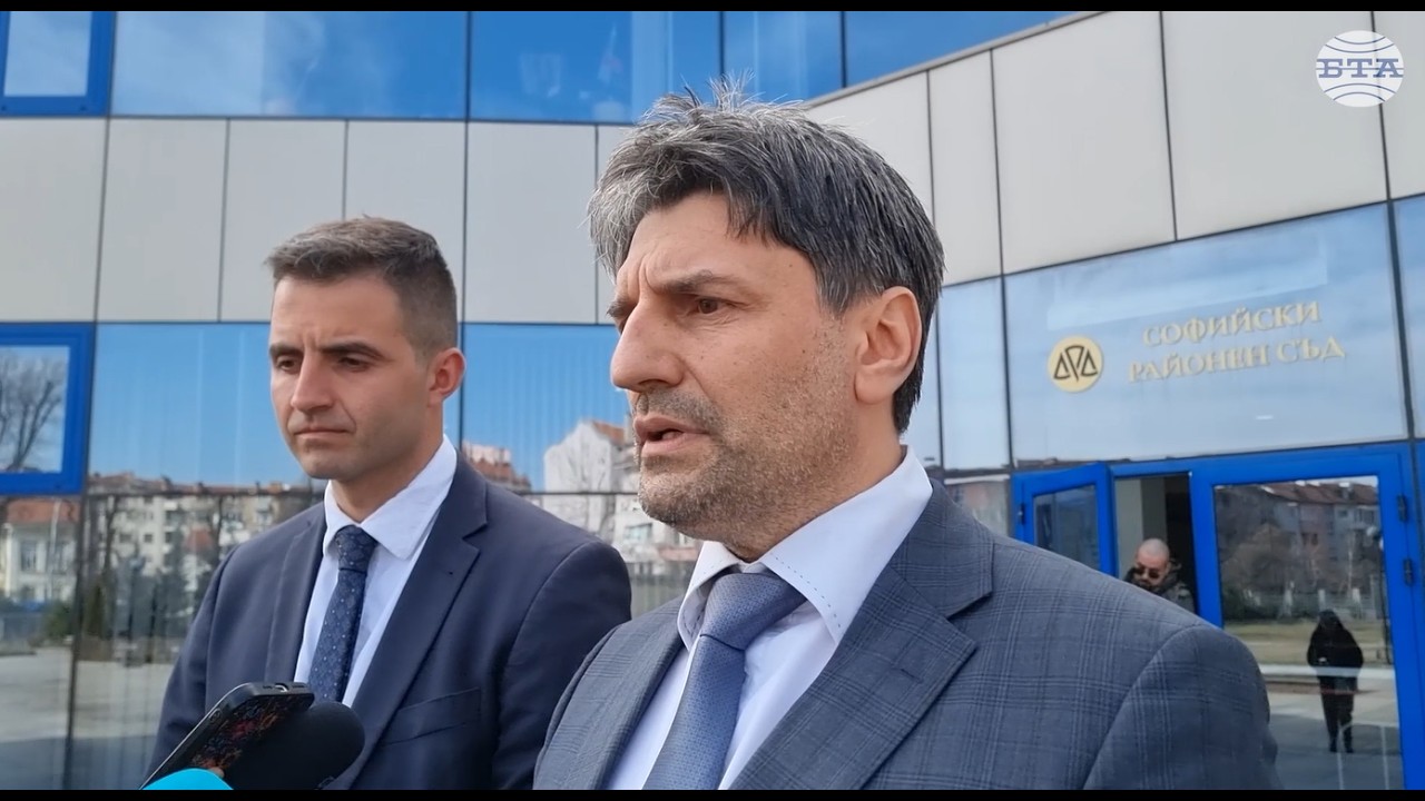 Двама мъже са задържани и са с повдигнати обвинения за изготвяне на неистински лични документи