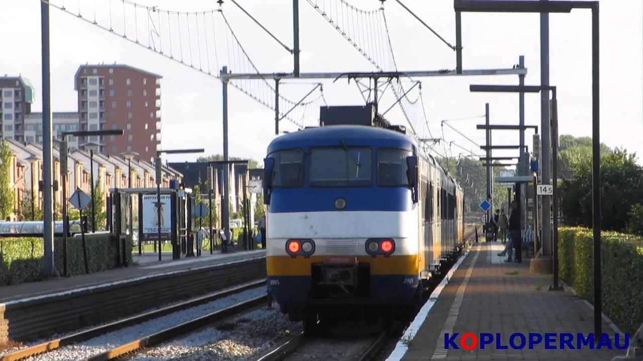 NS Treinen op station Heemskerk (21 juli 2012)