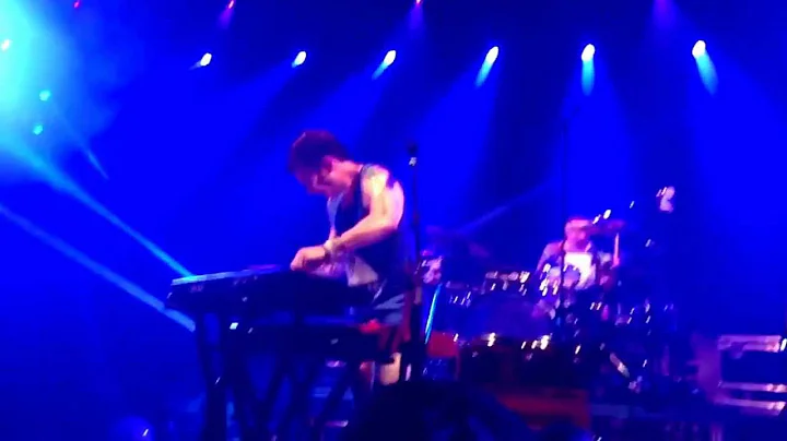 Walk the moon- shiver shiver ( live bonnaroo 2013)