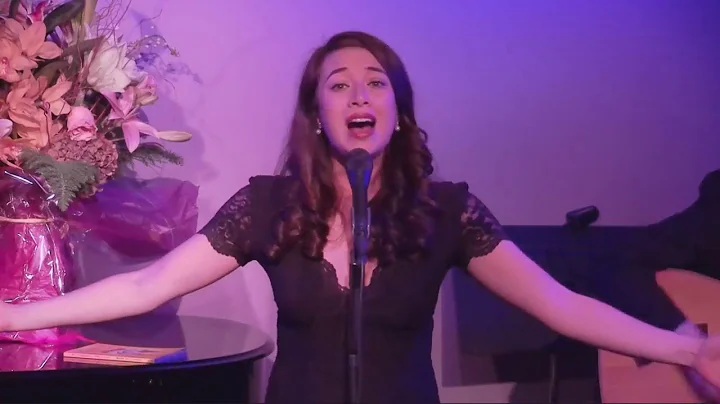 Julie Ann Earls sings at the Metropolitan Room