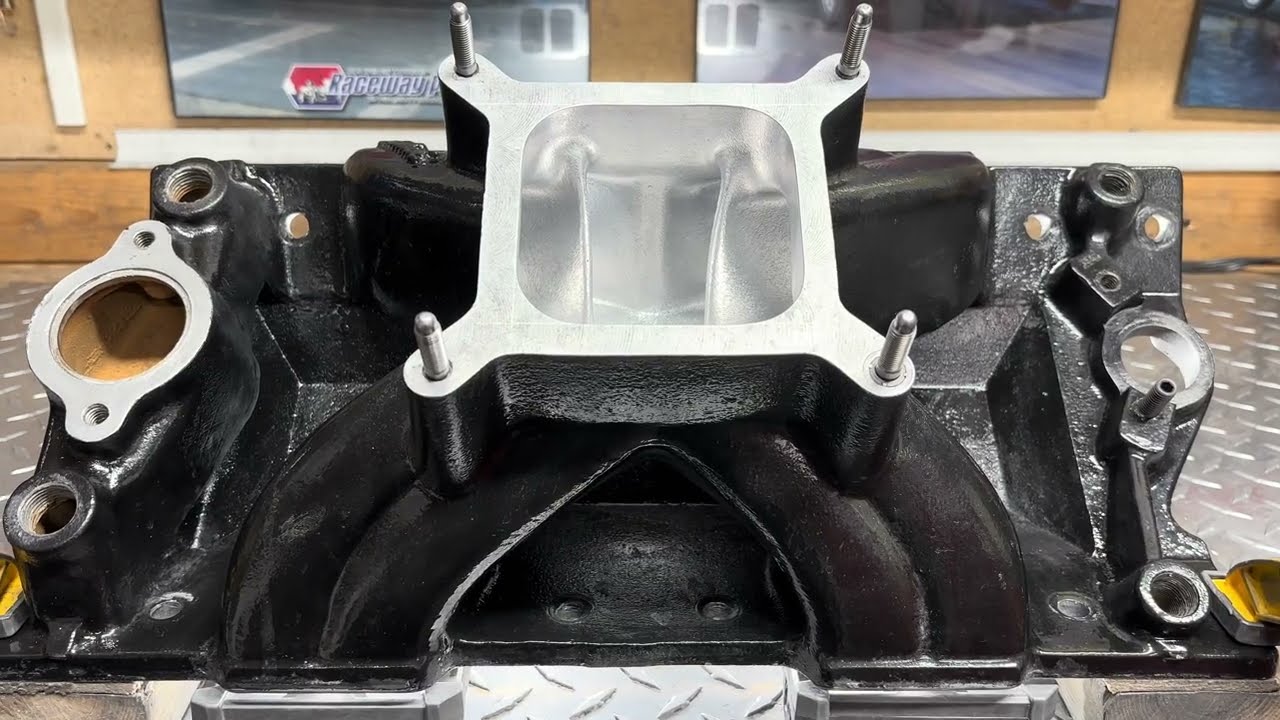 Edelbrock Super Victor 2814 for Small Block Chevy 