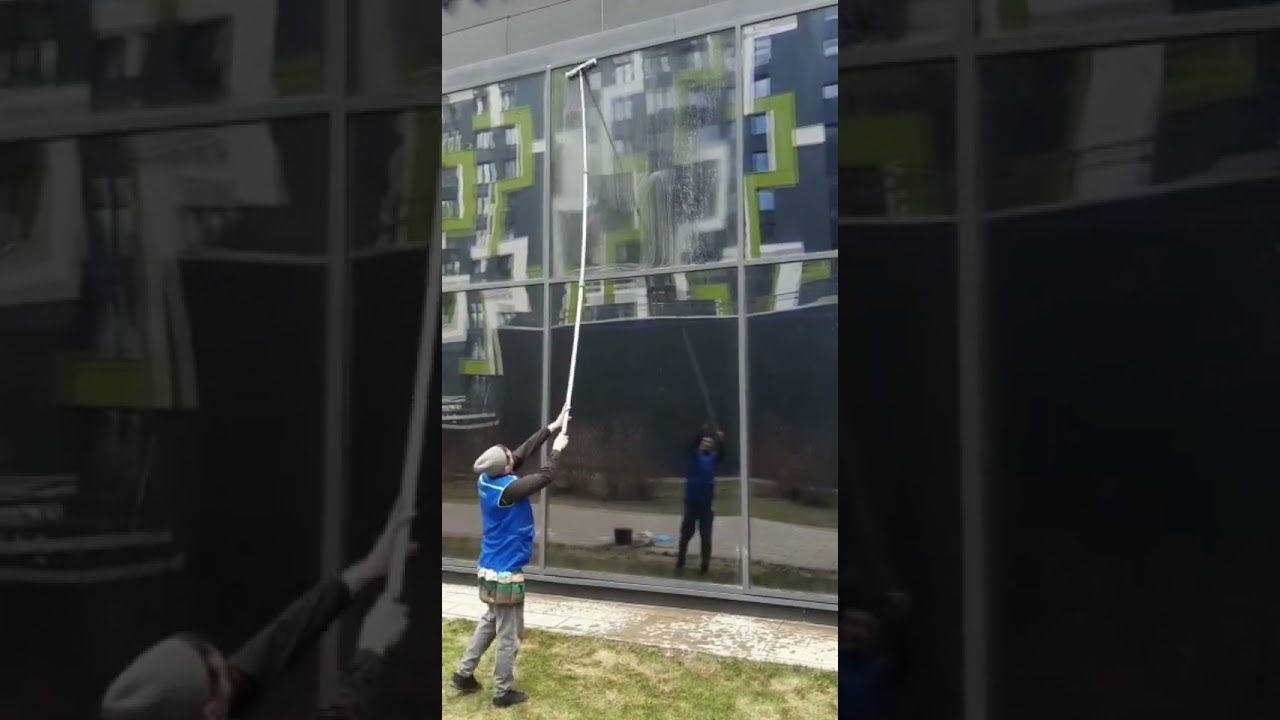 Мойка остекления магазина Мираторг