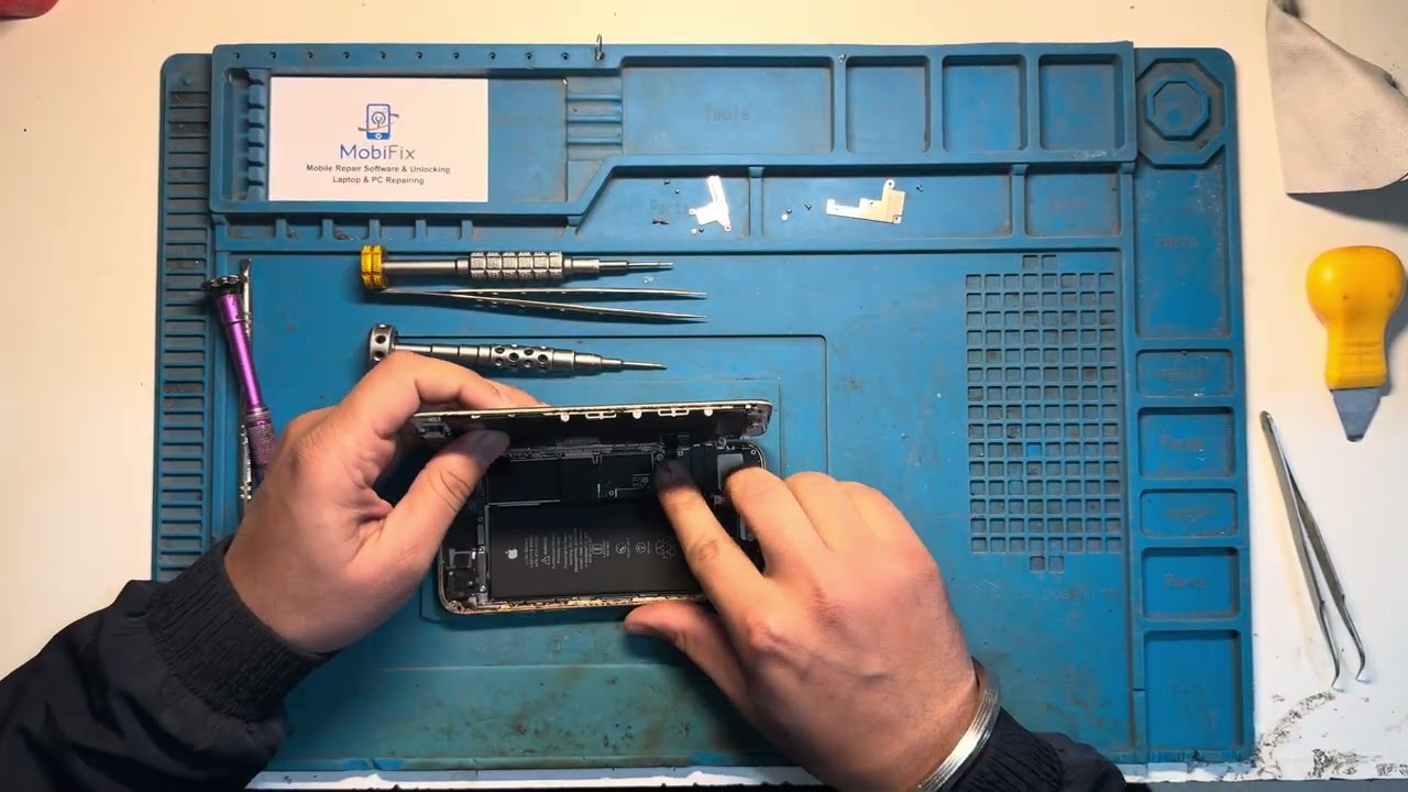 iphone 8 Battery Replacement @mobifixdotinfo  