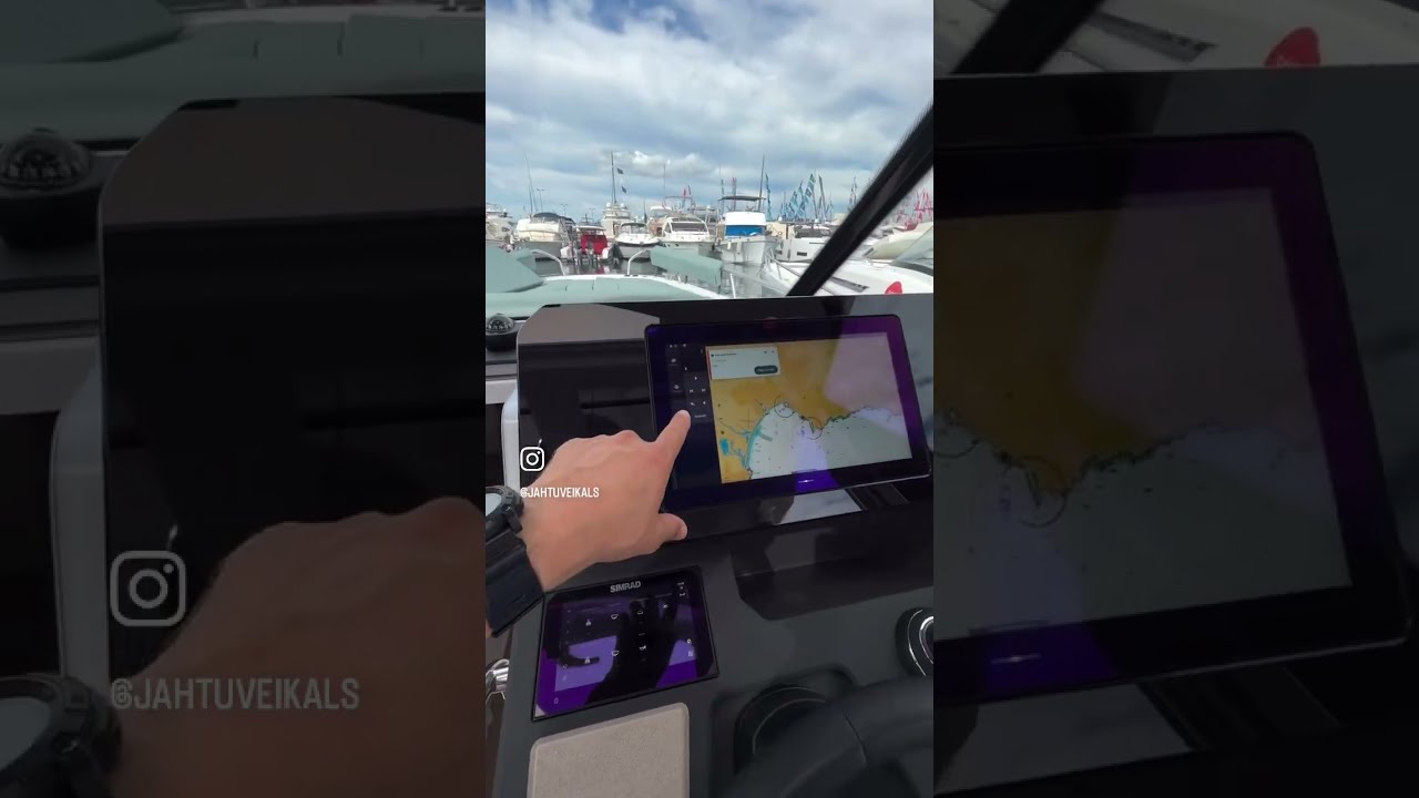 ⁣Nimbus 35 Sport Tender cockpit