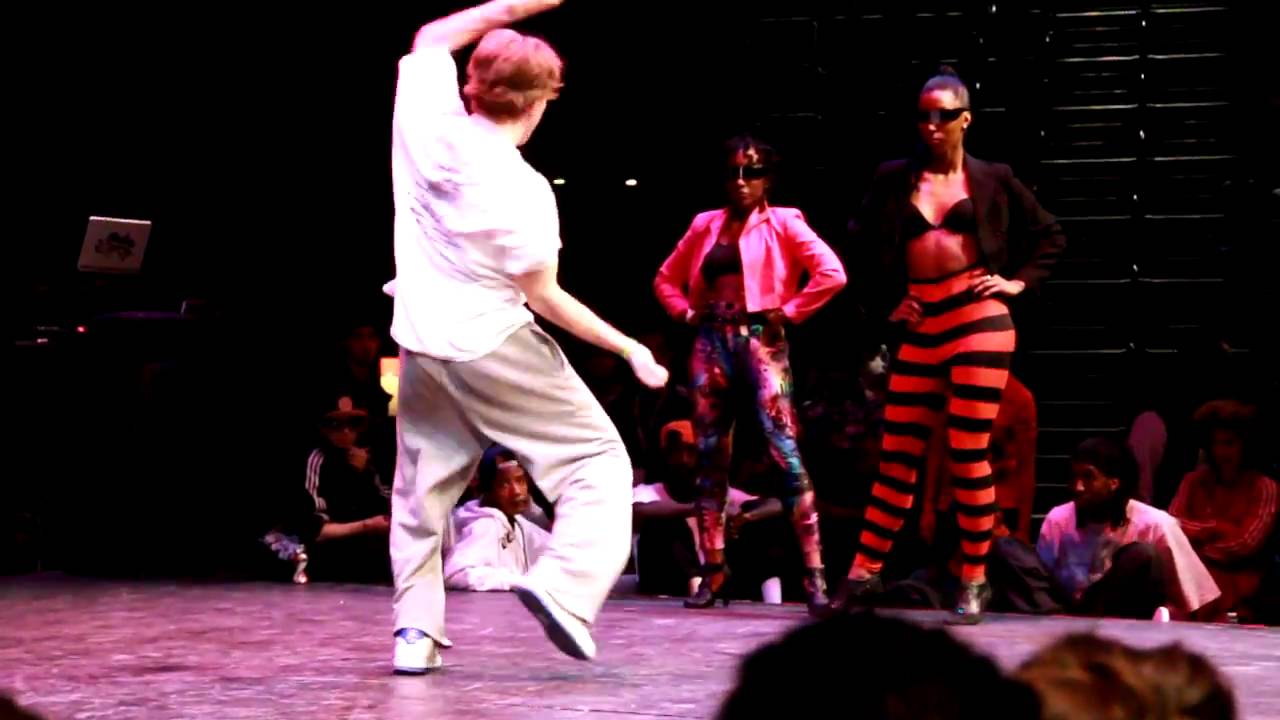 Essence & Leah Mcfly vs @ BAM 2011 Waacking Battle