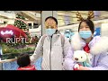 China: Shanghai locals enjoy European-style Xmas market and artificial snow