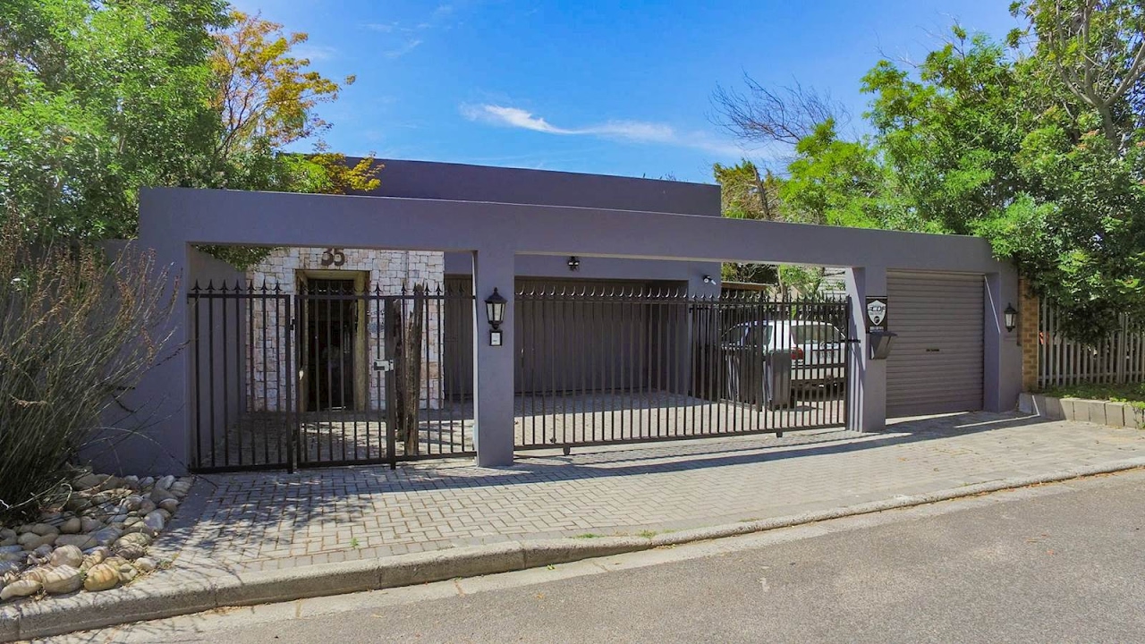 5 Bedroom House for sale in Western Cape Cape Town Durbanville