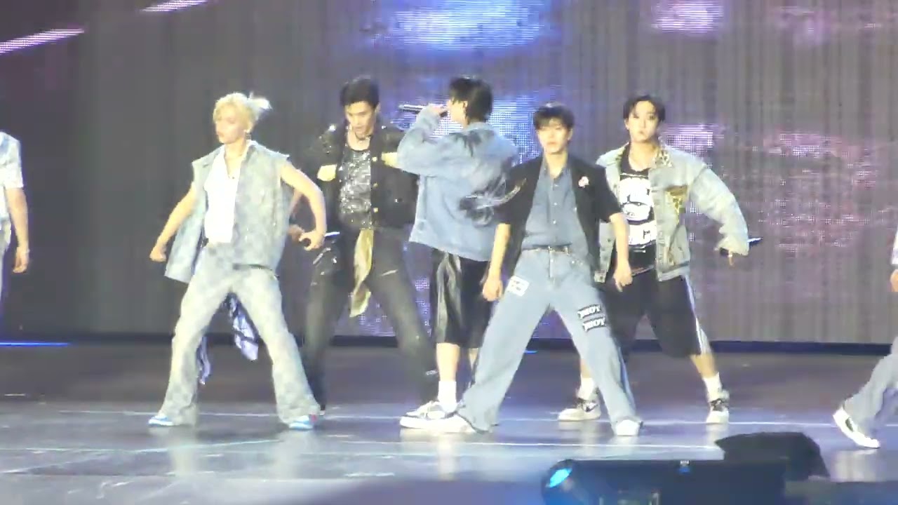 [4K FANCAM] S Class // Stray Kids 스트레이 키즈 ( @StrayKids)  in Frankfurt