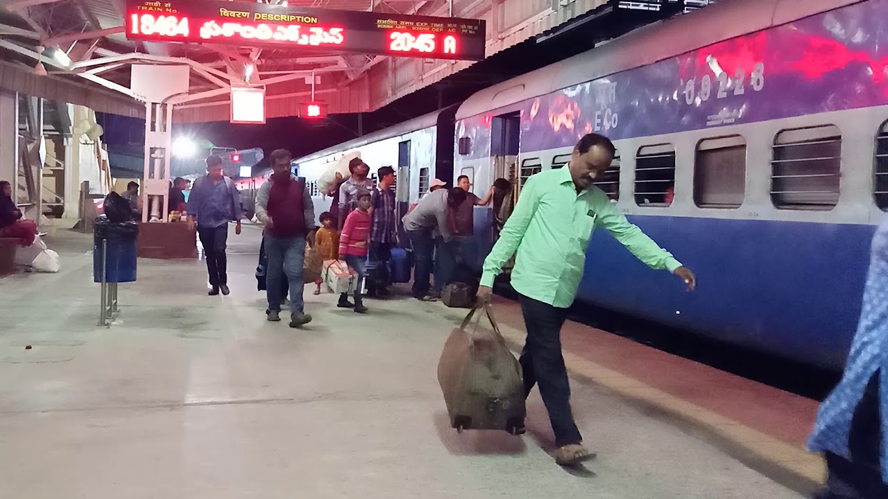 Prashanthi Express||Announcement at Anantapur Railway Station|| Indian Railways