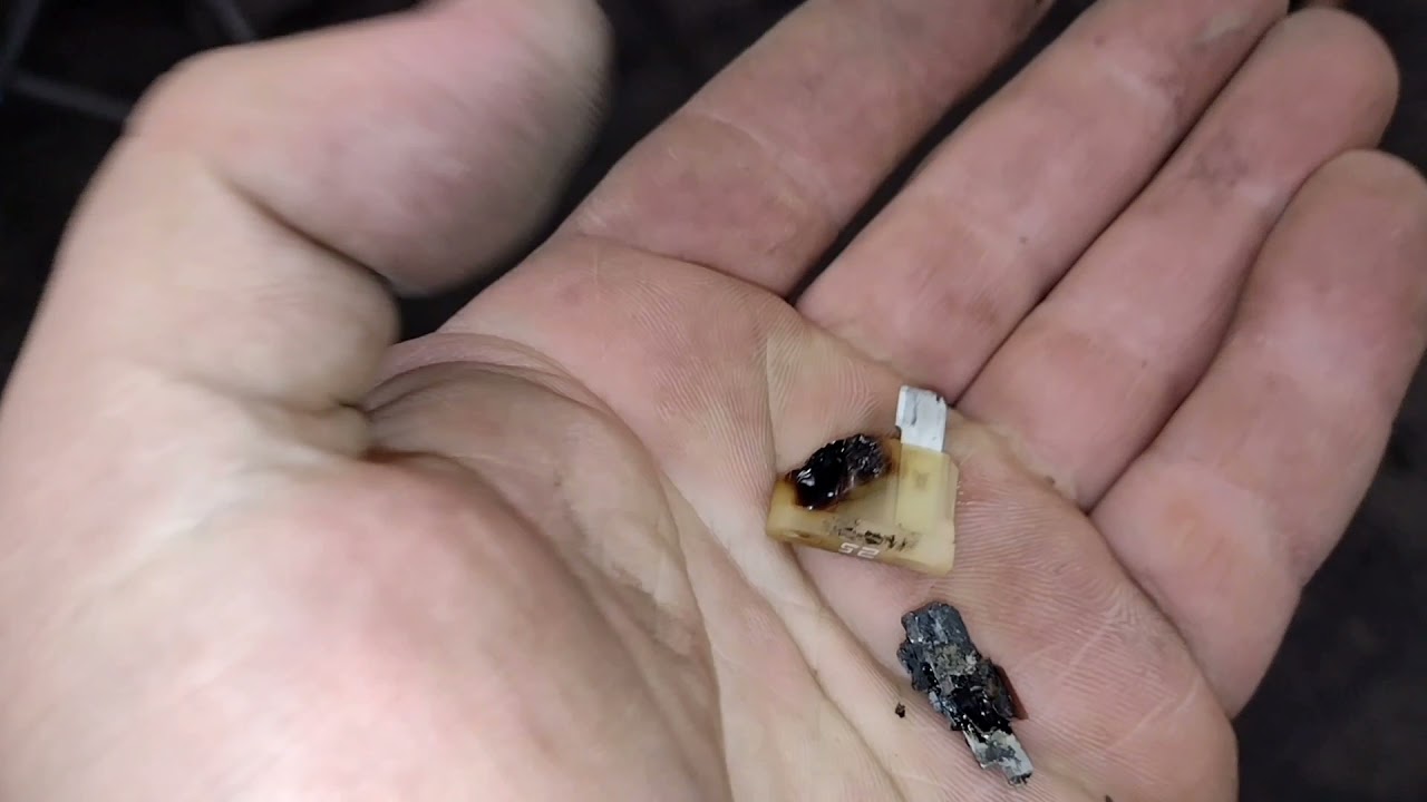 Чуть не сгорела Нива Шевроле. Меняю монтажный блок. Снова трясу ...