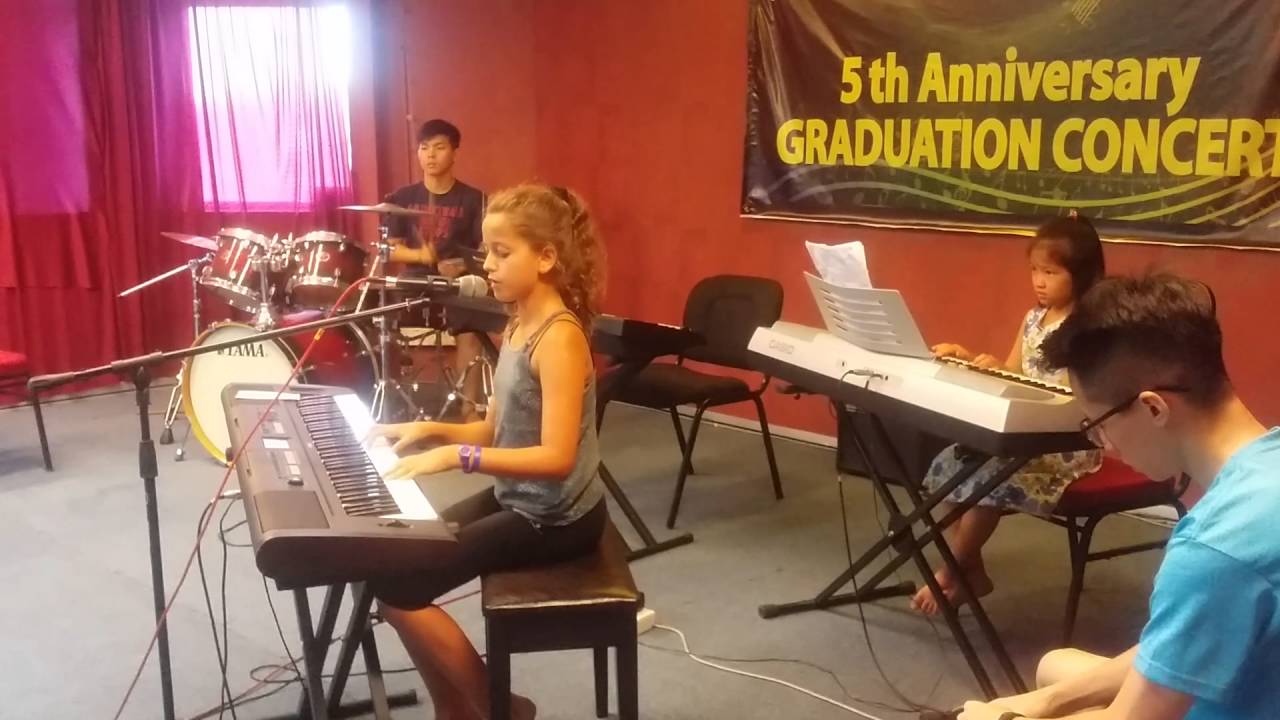 Flashlight - Rehearsal practice in a team