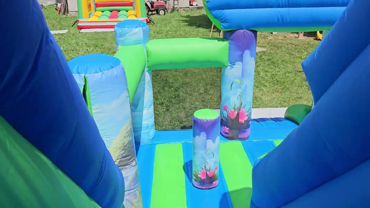 LégváraZOO ,  Dupla csúszda és állatos minták a Légvárvarász ugrálóvárában