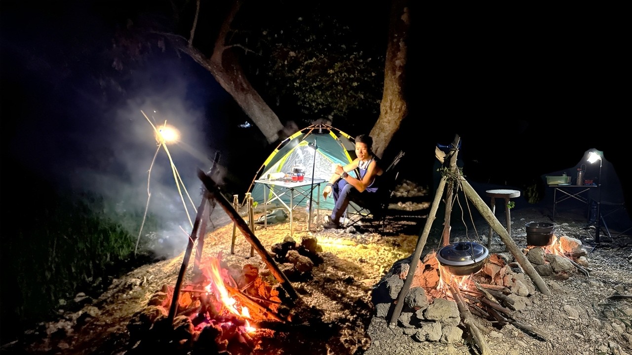 Relax Camping and cooking to eat alone and Listen to the animals cry at night