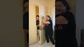 Kapı açılmıyor 🤣🤣 #keşfet #keşfetbeniöneçıkar #komikvideolar #keşfetedüş #eğlencelivideo