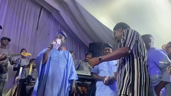 MR. MACARONI  BEATS PASUMA ON DANCE FLOOR AT WASIU AND ENIOLA WEDDING IN LAGOS