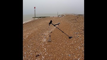 1. Metal Detecting along Littlestone Beach with the Nokia Makro Simplex