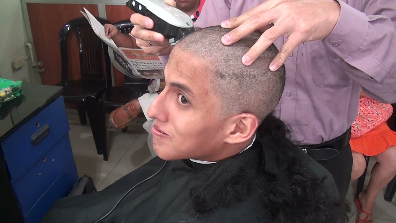 Perdi una apuesta y me rapé a el pelo a mate. Circa 2012.