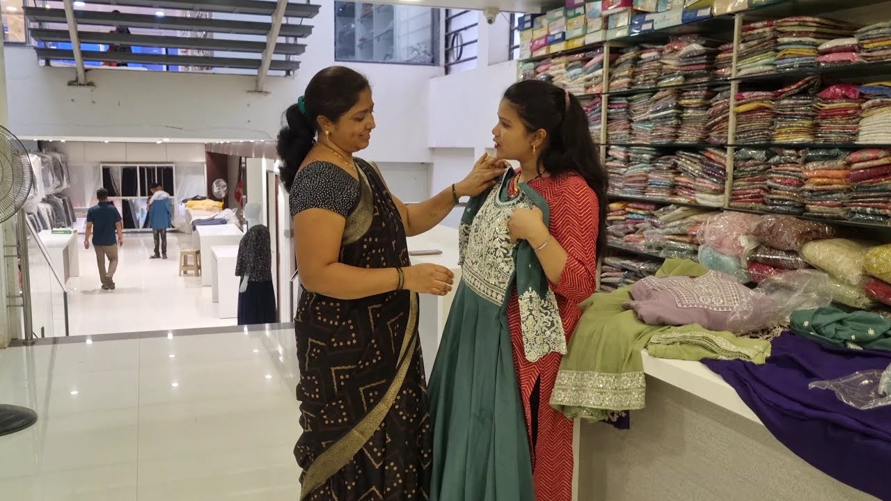 पूजाच्या बर्थडेसाठी घेतला नविन ड्रेस..😍 बारीक सारीक शॉपिंग..😊 पावसाळ्यात भाजीपाला कसा ठेवावा..🤗