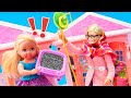 Barbie Nine tamir işine girişiyor: Evi için anteni düzeltiyor! Çocuk oyunları.