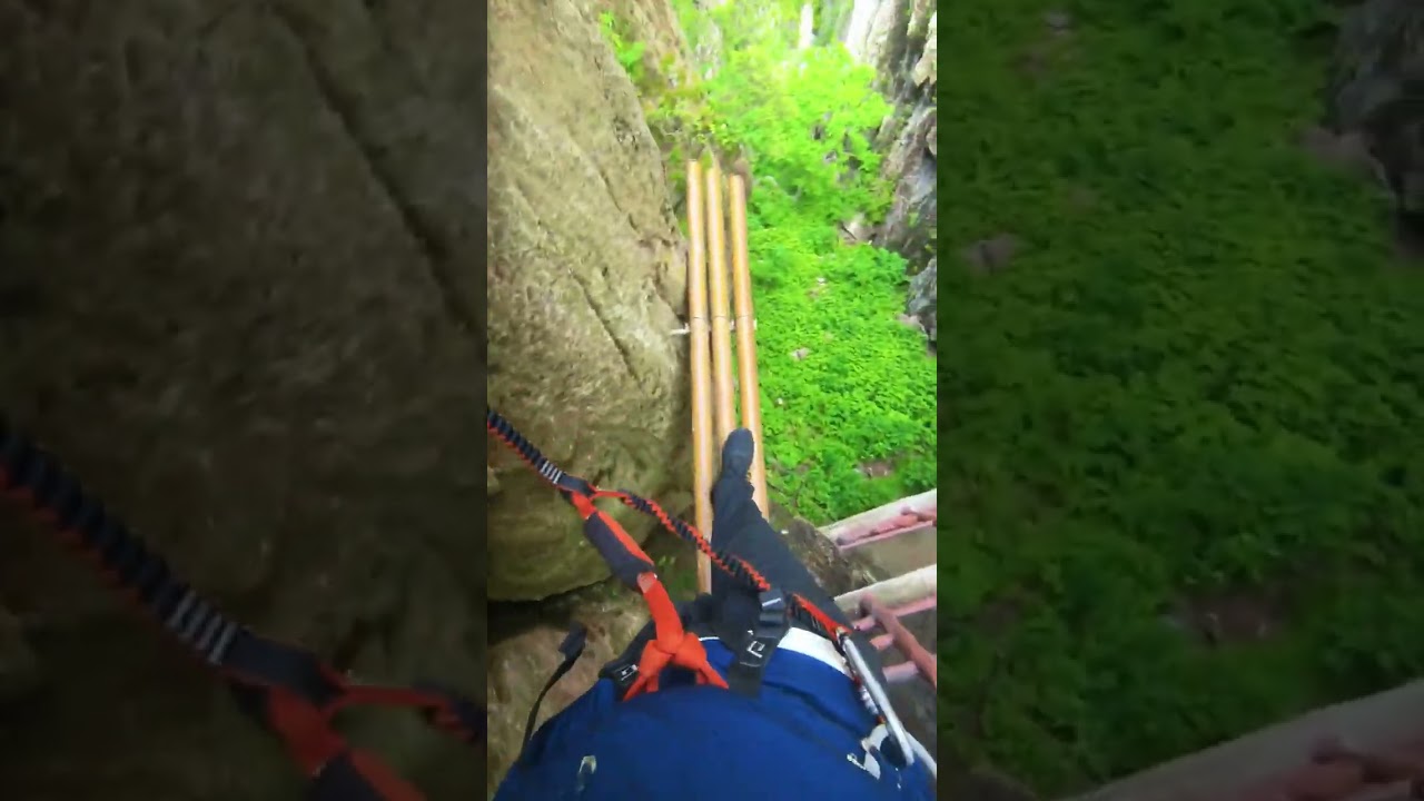 Walking on the Tengyun Plank Road in Laojun Mountain once can blow for a lifetime.