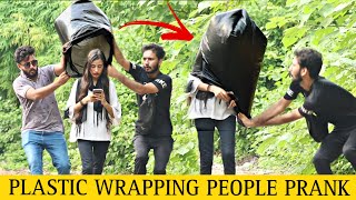 Plastic Wrapping Prank On Strangers 😜@ThatWasCrazy