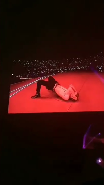 the floor: 🤰🤰🤰 #layzhang #exo