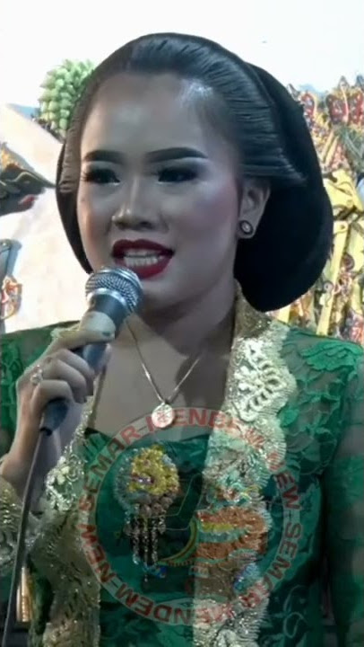 Dalang seno punya Sinden Andalan Ika Suhesti