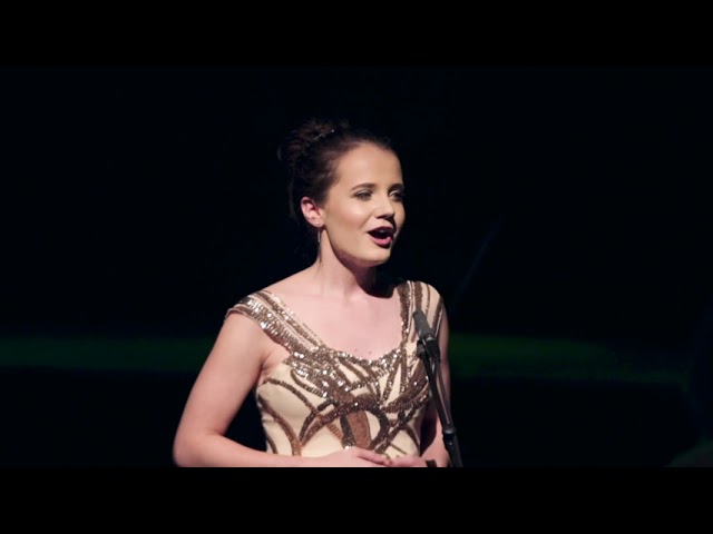 Amira Willighagen - I'll walk with God