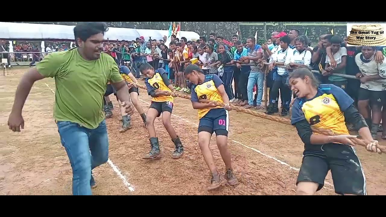 කණ්ඩායම් දෙකම පට්ට ගේමක් දෙනවා / Tug Of War Women Team - YouTube