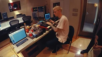 Behind The Scenes Of Machine Gun Kelly Binge