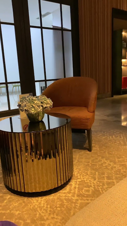 Suasana malam hari di lobby springwood residence