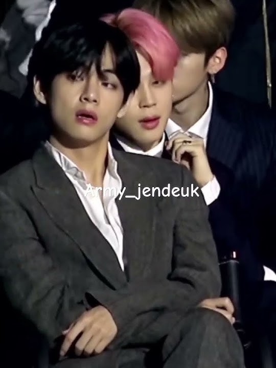 Taehyung reaction on Jennie being sick and leaving the stage 😢 #jennie #Taehyung #taennie #sad