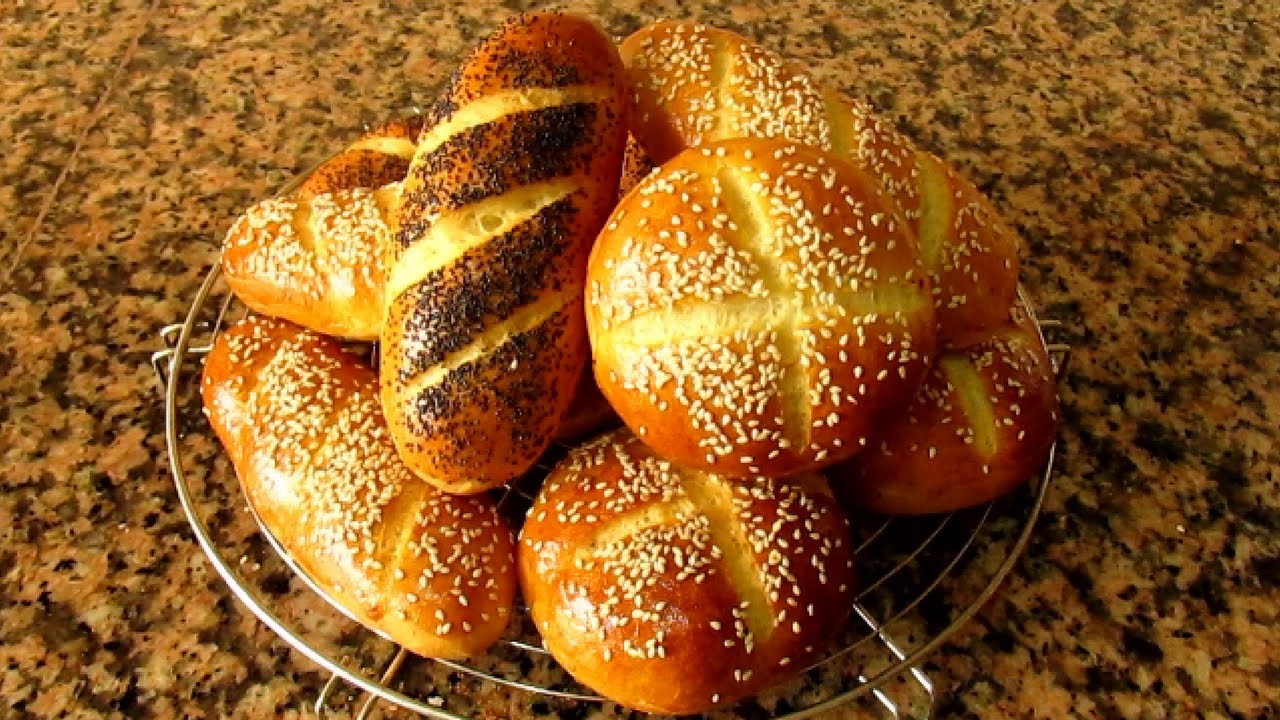 خبز السندويتش او الصمون الهش و اللذيذ بطريقة سهلة وناجحة .