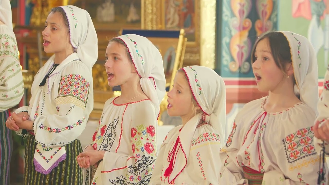 Ansamblul folcloric Crăițele - Se-aude clopotul bătând