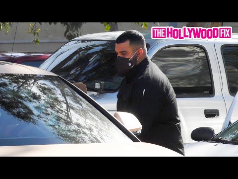 Hailey Bieber Sends Her Bodyguard In For Snacks & A Smoothie After Her Morning Workout In WeHo