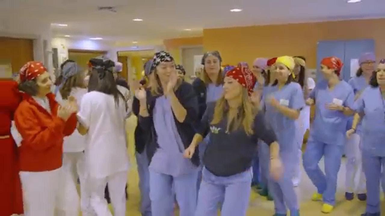 Natale al Meyer, ecco il balletto di medici e infermieri