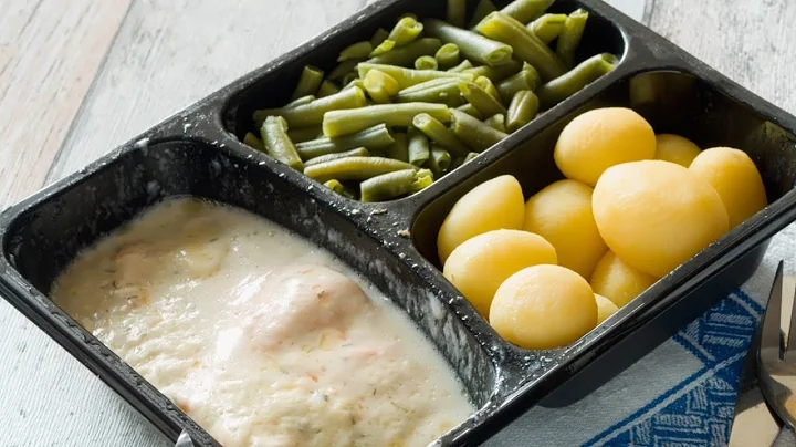 11 Mistakes Everyone Makes With Frozen Dinners
