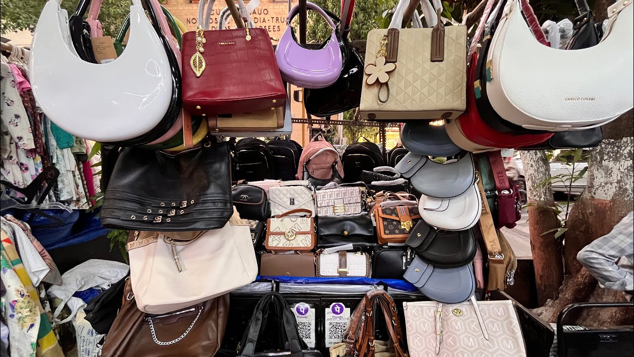 COLABA CAUSEWAY SHOPPING || Bags under Rs.1000 || Hidden Gem Shop in Colaba Market || Ranjana Rai