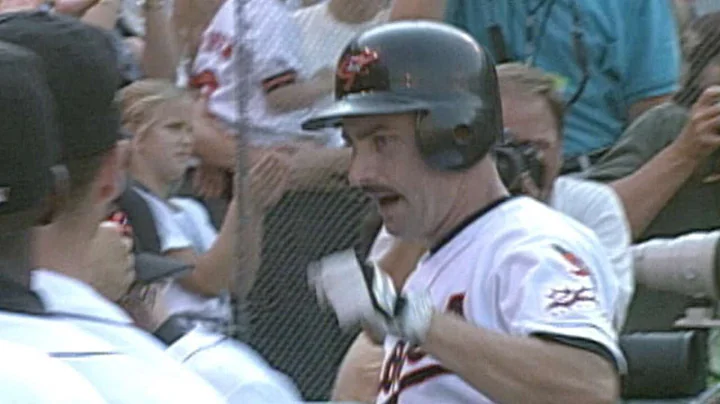 1997ALDS Gm4: Reboulet homers off Johnson in 1st