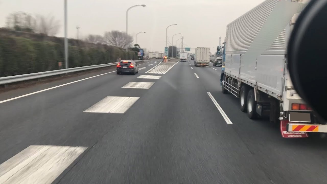 車線を占有して走るトラックにパッシングすると あおり運転になる Youtube 車線を占有して走るトラックにパッシングすると あおり運転になる Youtube