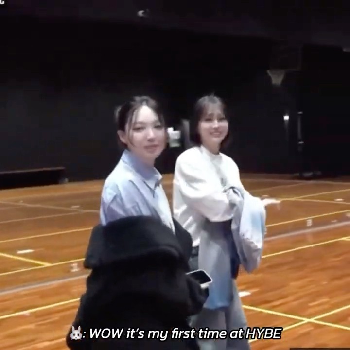 Nayeon and Momo calling J-Hope OPPA #twice #bts #nayeon #momo #jhope #jyp #hybe #kpop #shorts