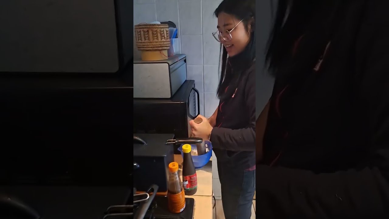 ทำหมกเห็ดใส่หน่อไม้ใส่หมูสามชั้นปีกไก่ ตามน้องพลอยอยากกินกระทะใหญ่ๆ