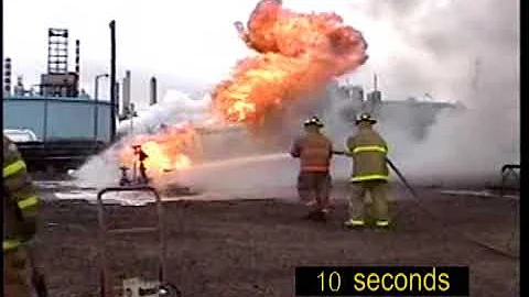 F-500 EA Extinguishes Pressurized Flange Fire
