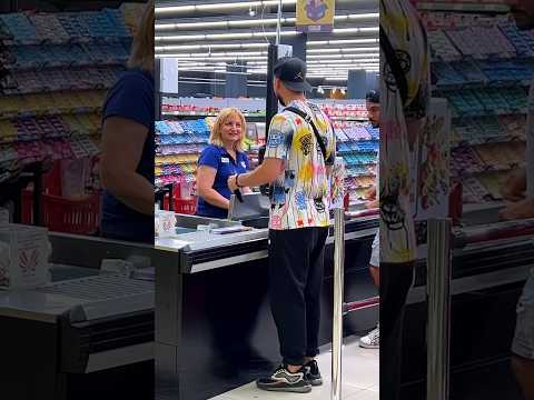 Случайно, оставил плитку на кассе / реакция / реакция на / реакции иностранцев / социалка