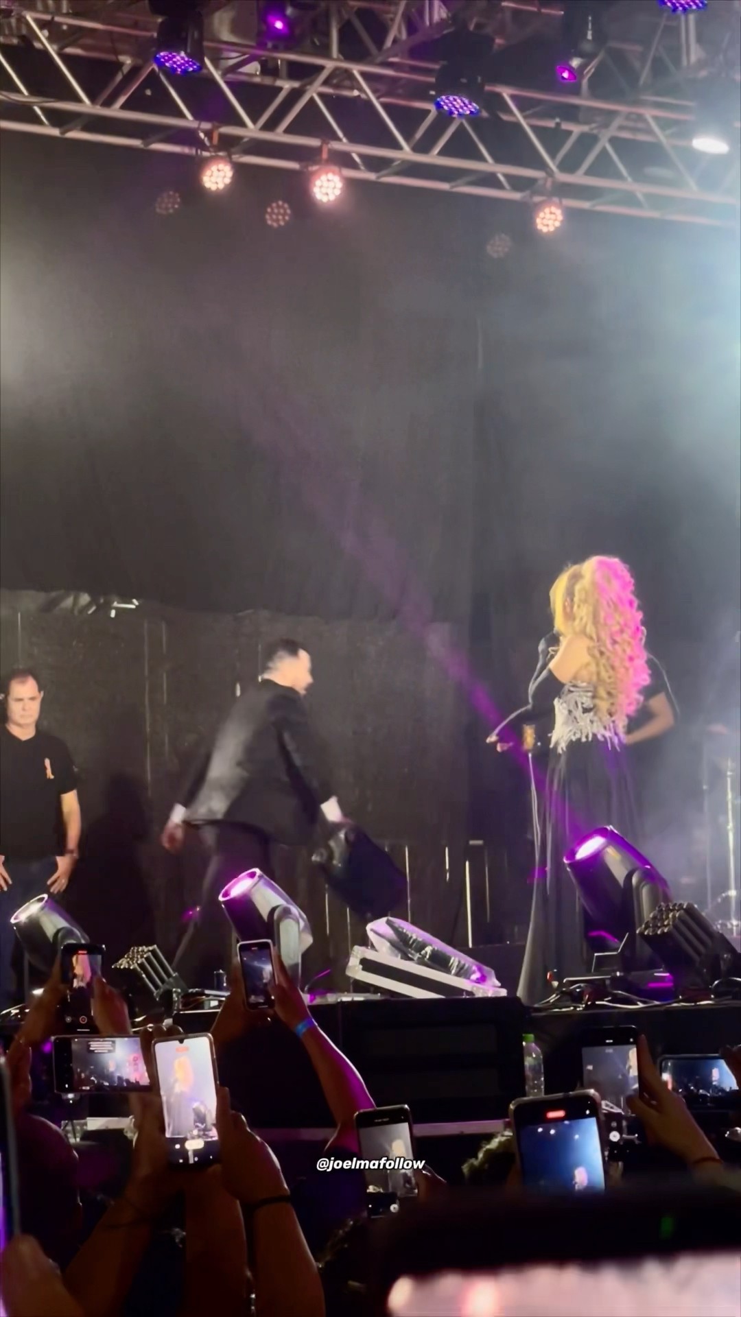 O marido da Joelma indo embora - Encenação